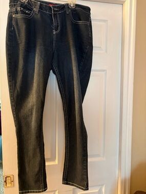 Red Rivet Dark Wash Straight-Leg Jeans with Contrast Stitching,and stones/studs